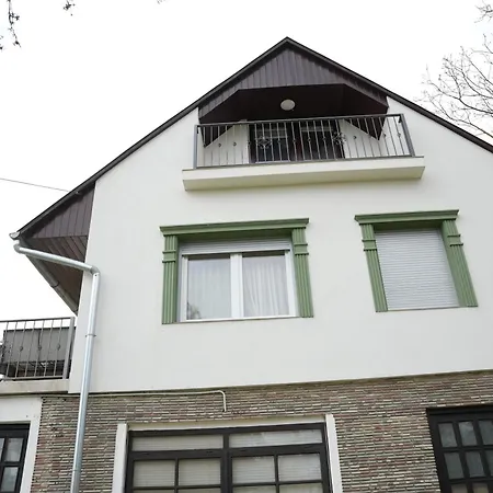 Akacos Apartmán